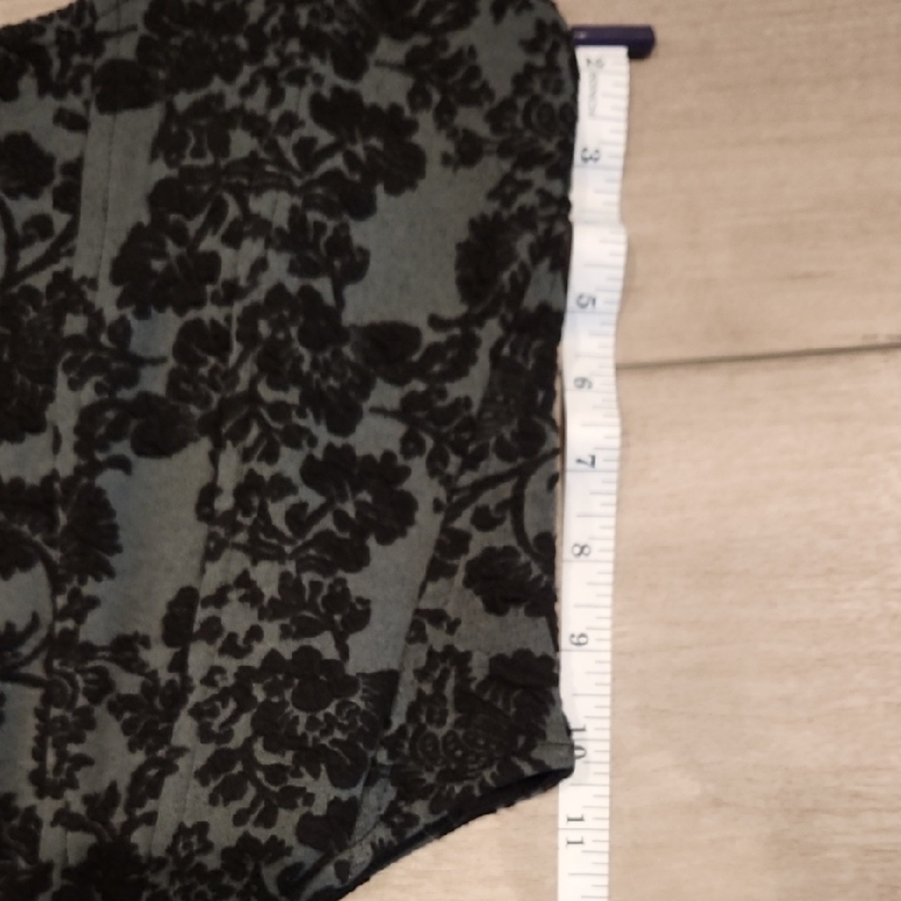 Anthropologie Black Floral Crop Top - Picture 6 of 6